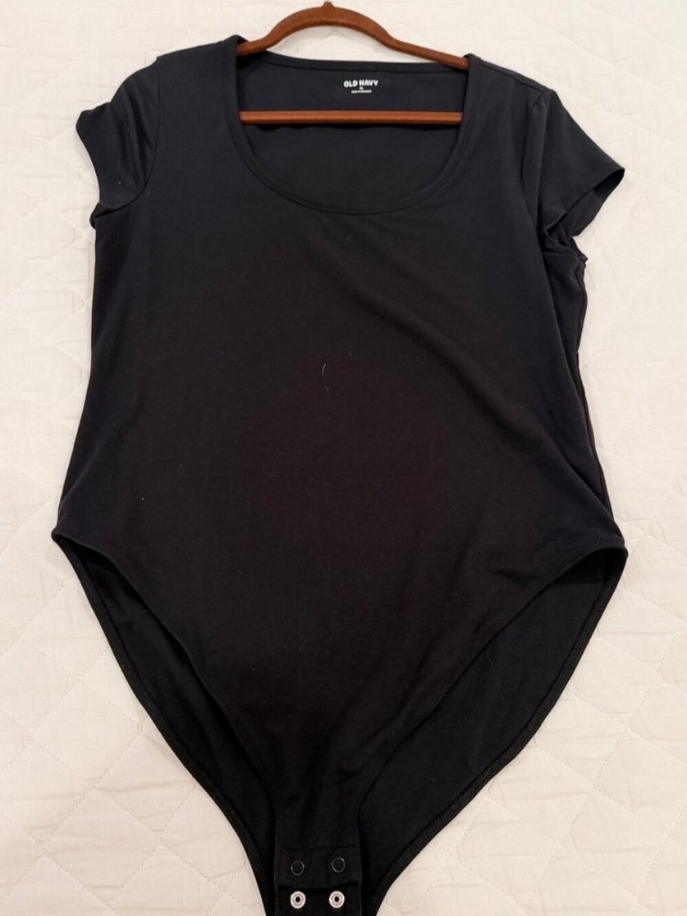 Black Short Sleeve Scoop